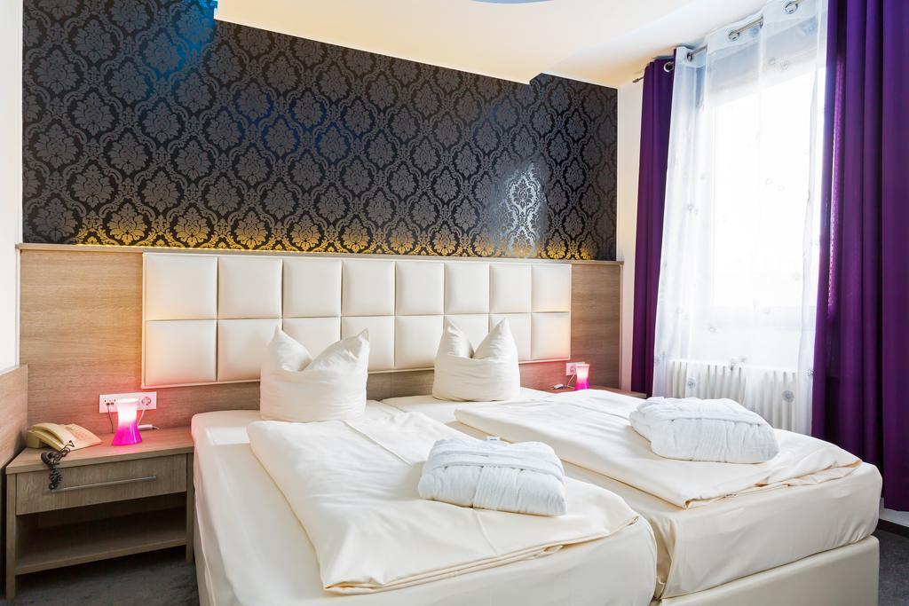 Bavaria Hotel Muenchner Hof Superior Stuttgart Room photo